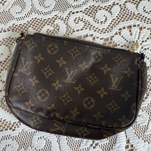 Louis Vuitton wristlet / coin purse